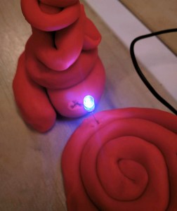 Tallers Extraescolars Ciència STEAM Circuits Play-Doh