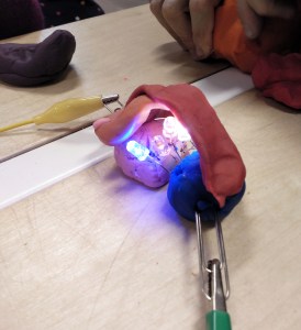 Tallers Extraescolars Ciència STEAM Circuits Play-Doh