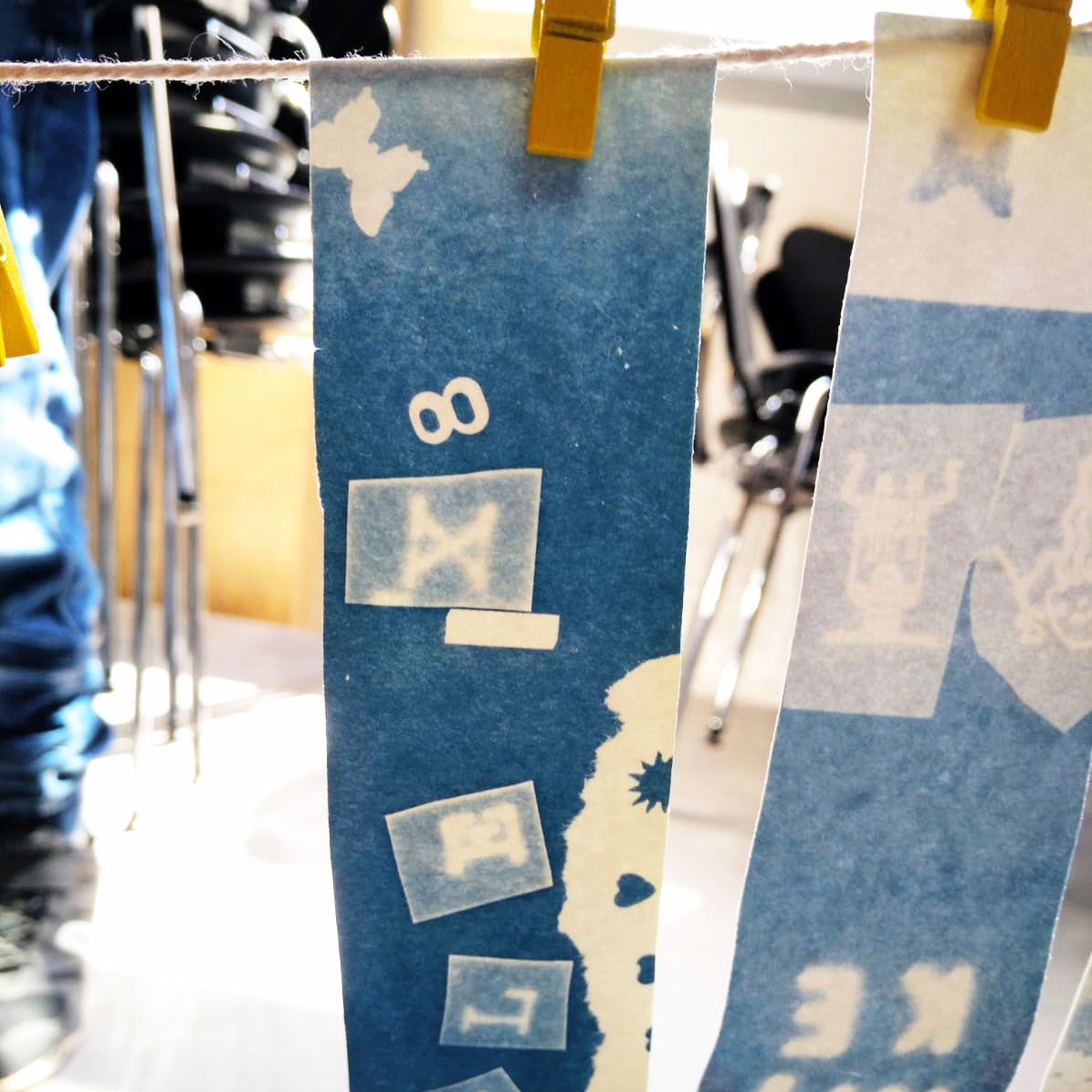 Taller Cianotípia Biblioteques STEAM Sant Jordi Punts Llibre