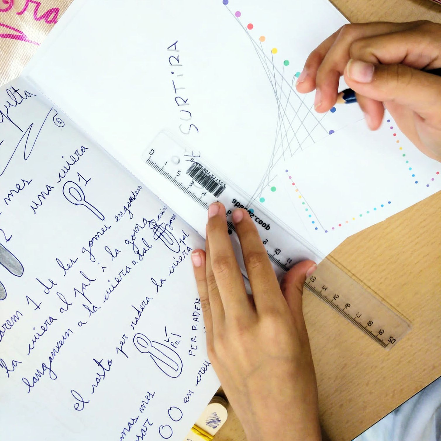 Taller Ciència Física STEAM Catapultes trajectòria parabòlica