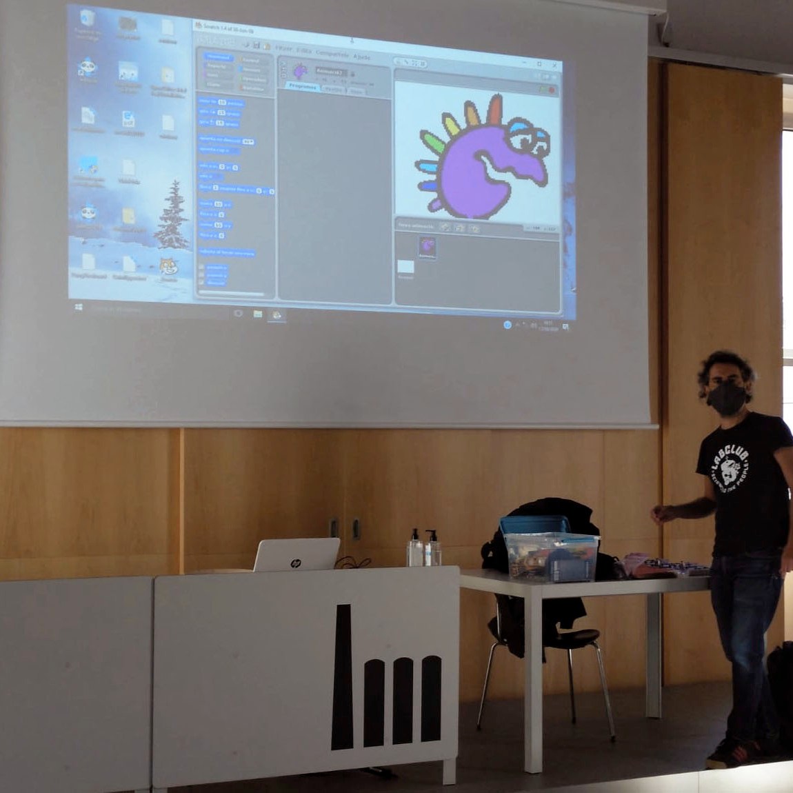 Taller Llum Colors Ciència Educació Primària STEAM Scratch