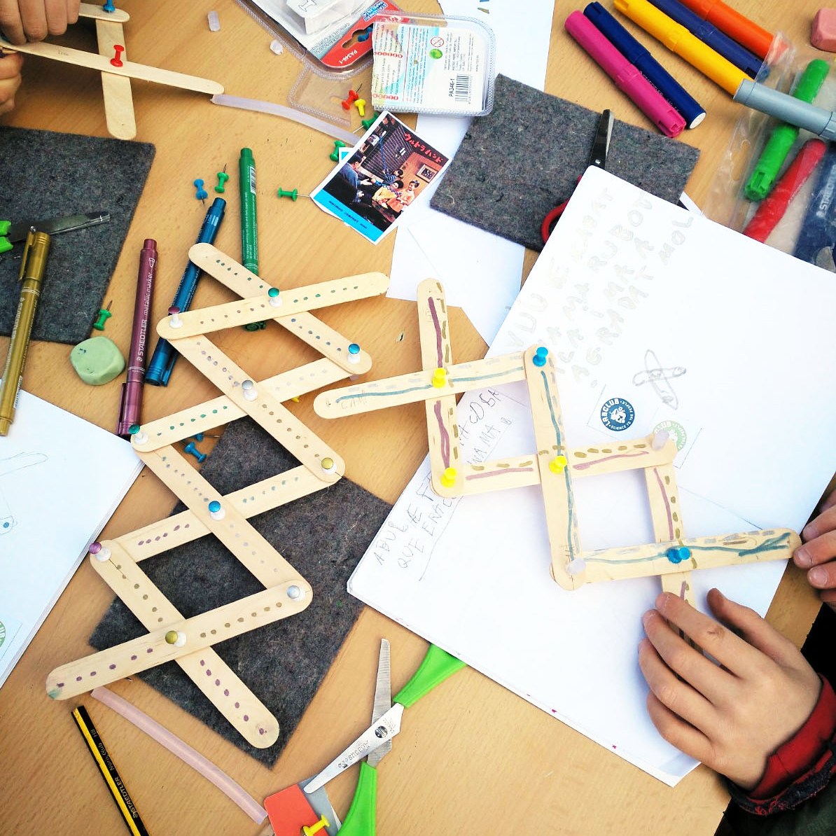 Taller Ciència Tecnologia STEAM braç robòtic extensible UltraHand