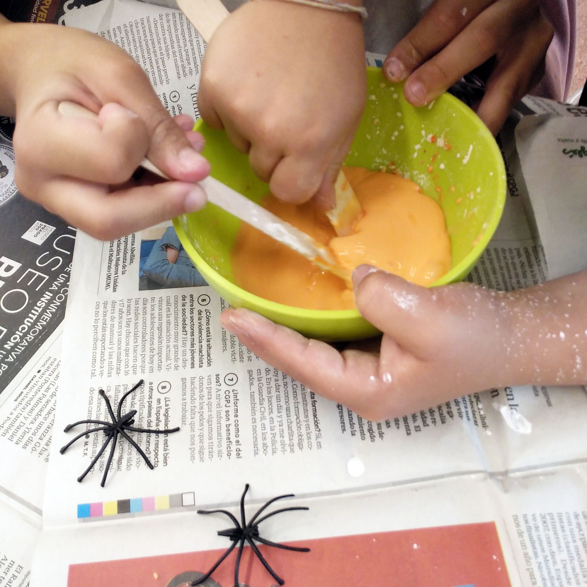 Tallers Extraescolars STEAM Slime Aranyes Invertebrats