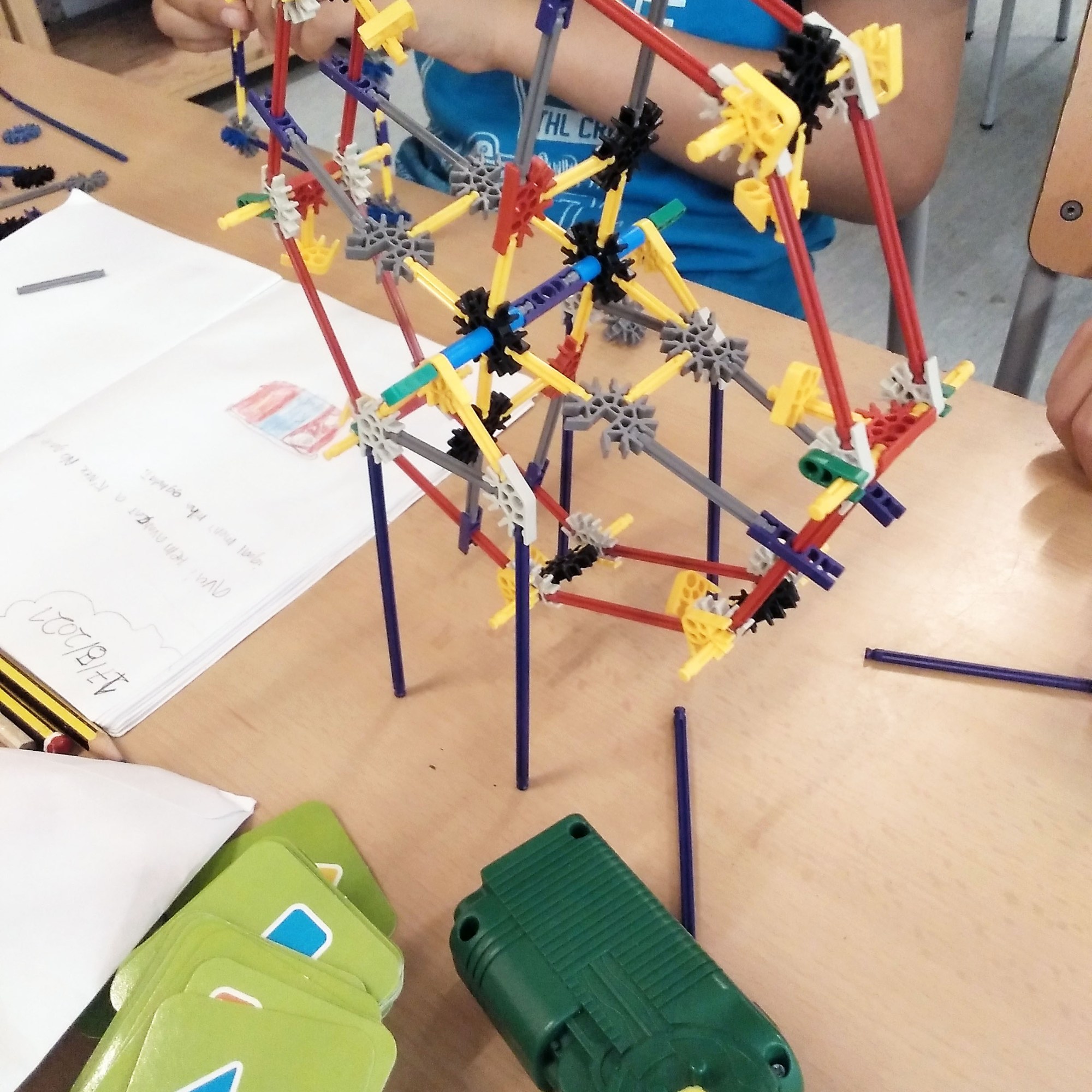 Tallers Extraescolars Robòtica Tecnologia Programació K'Nex STEAM