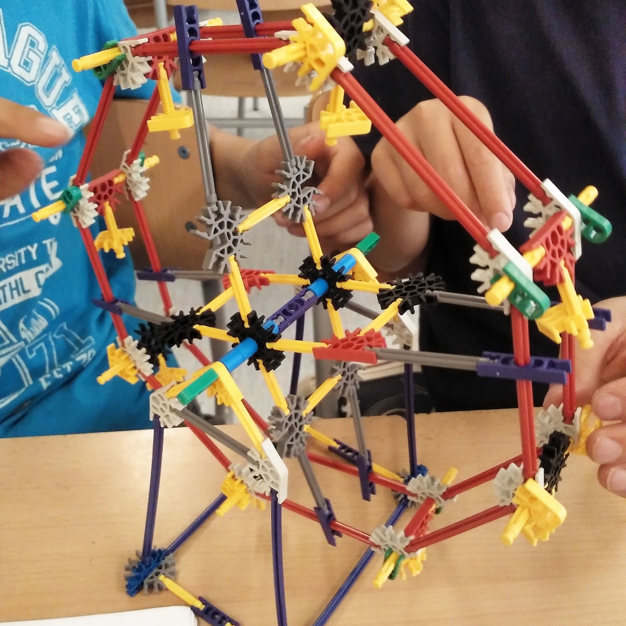 Tallers Extraescolars Robòtica Tecnologia Programació K'Nex STEAM