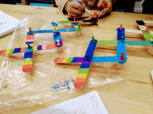 Taller Ciència Tecnologia STEAM braç robòtic extensible UltraHand