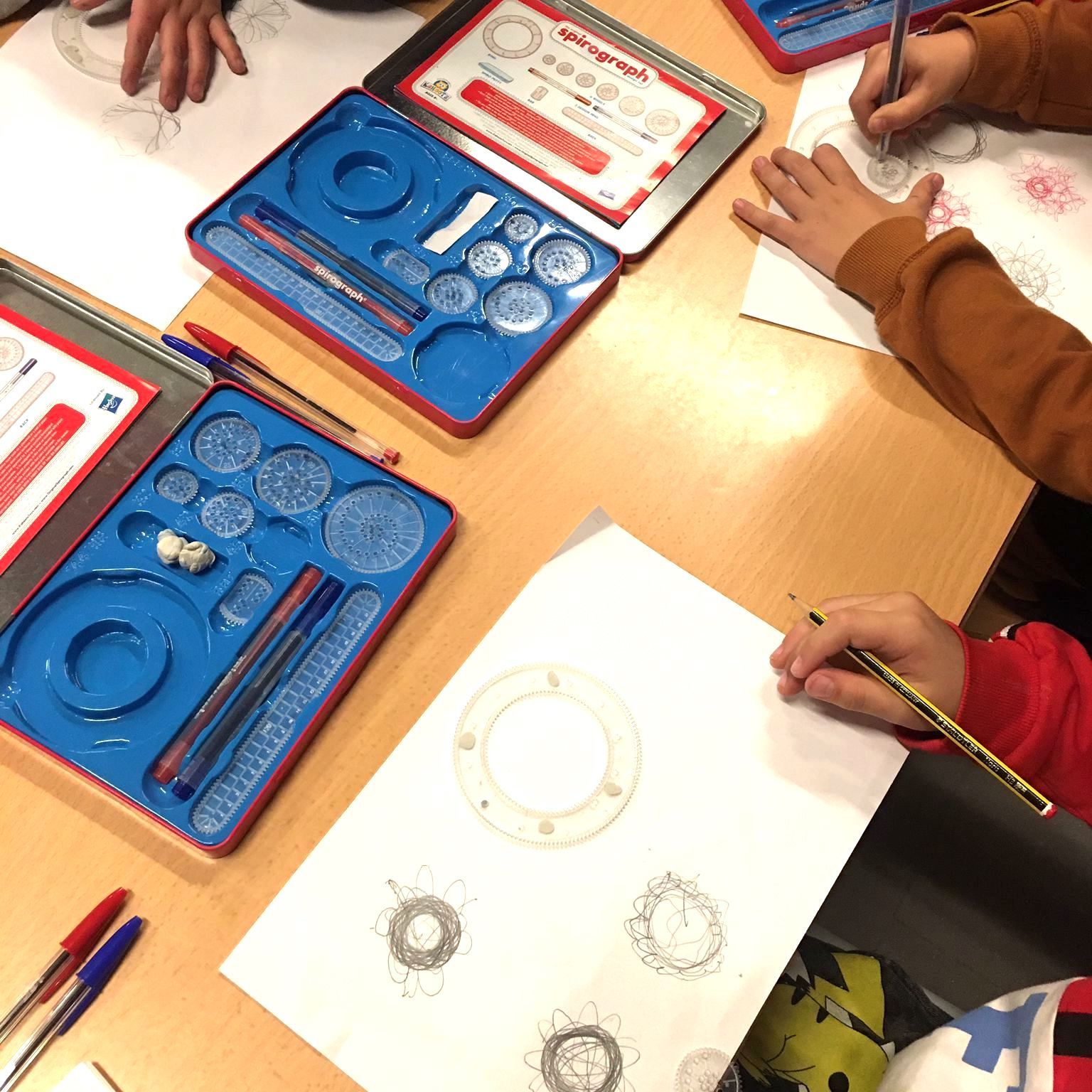 Taller Espirògraf Extraescolars Ciència Escoles STEAM