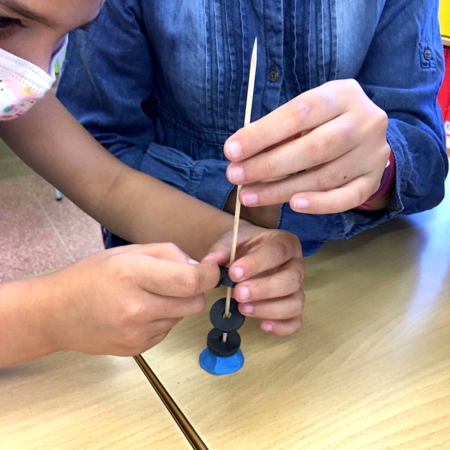 Tallers Extraescolars Escoles Ciència STEAM Magnetisme Imants