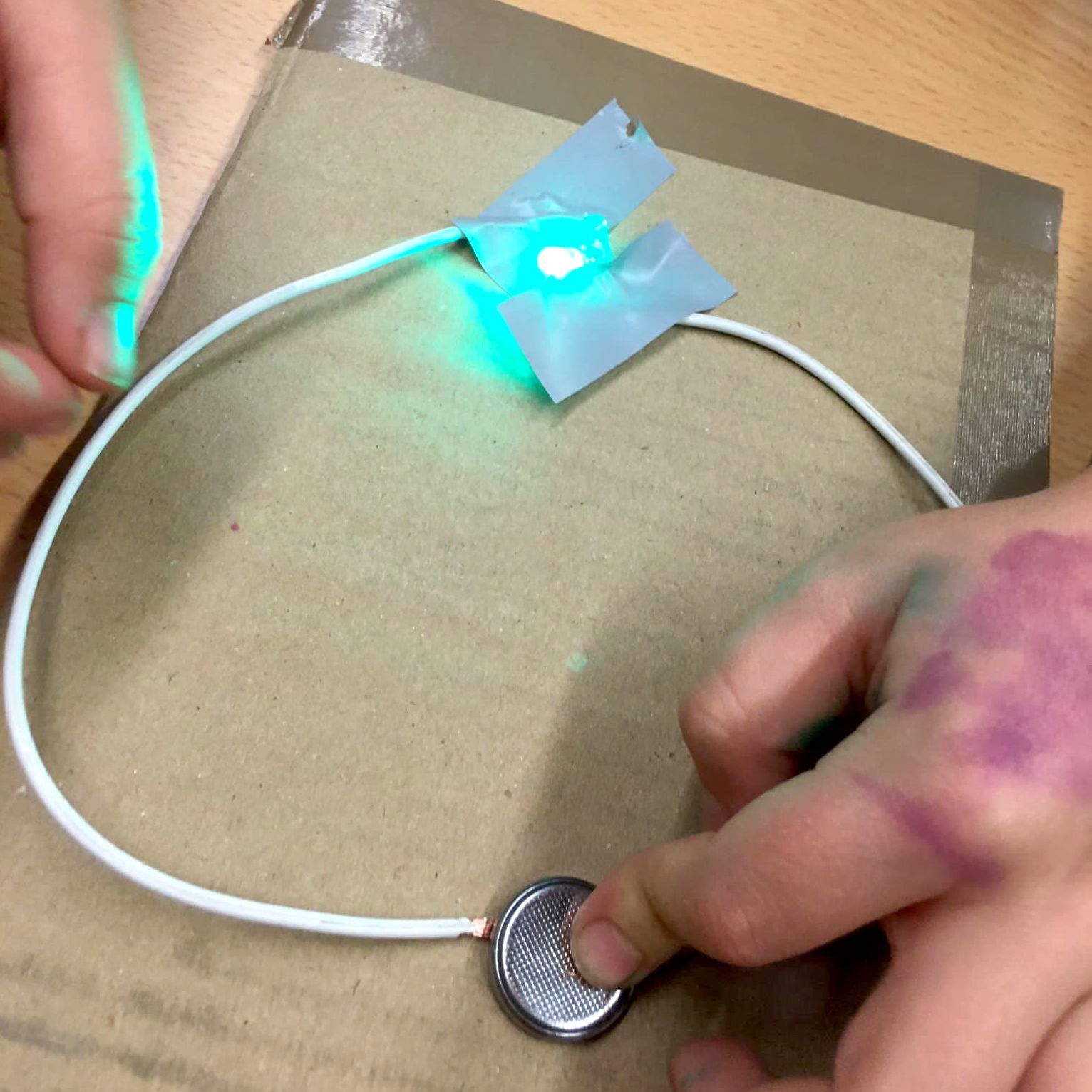 Tallers Escoles Ciència Tecnologia STEAM Circuits Elèctrics