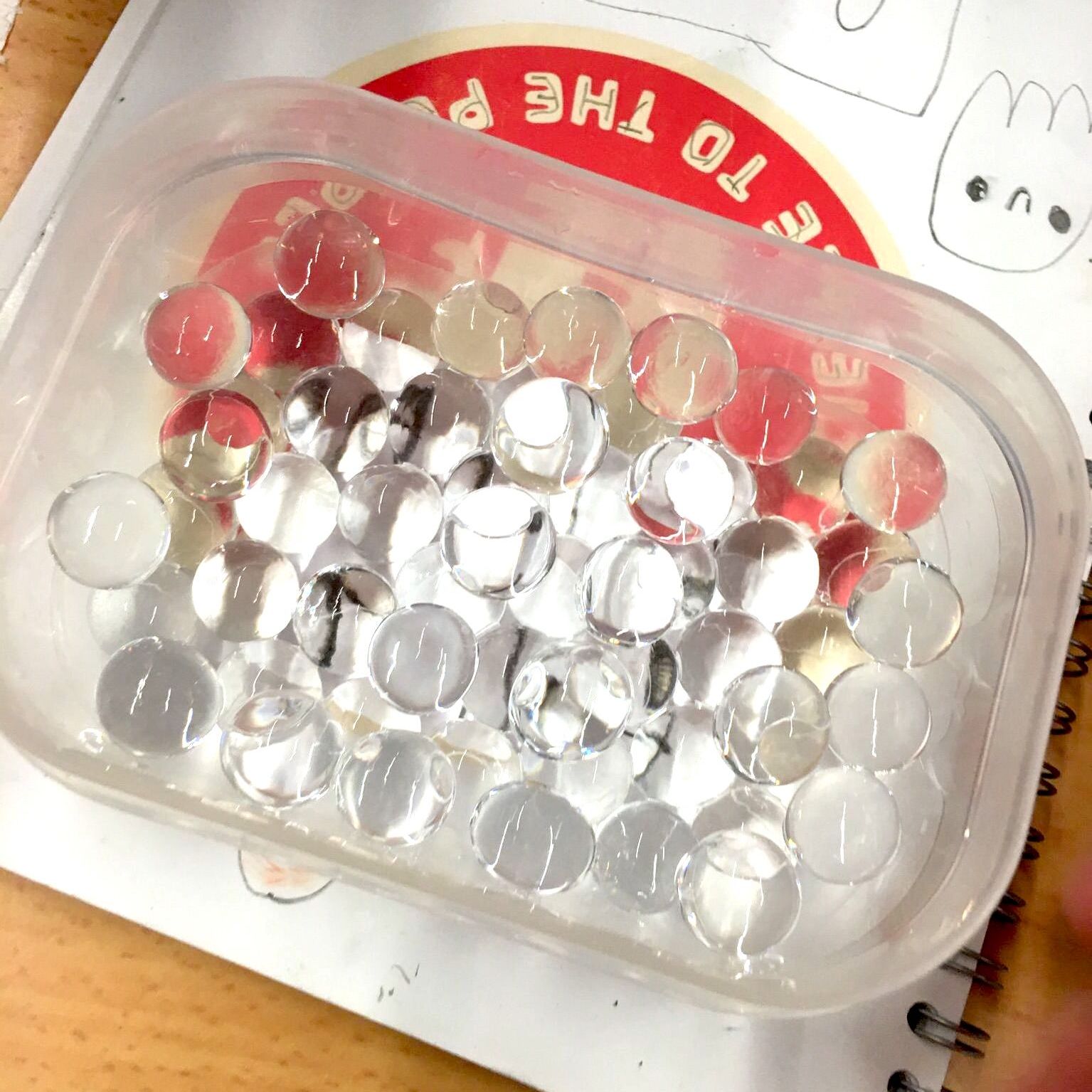 Tallers Escoles Ciència Osmosi Refracció perles d'aigua STEAM