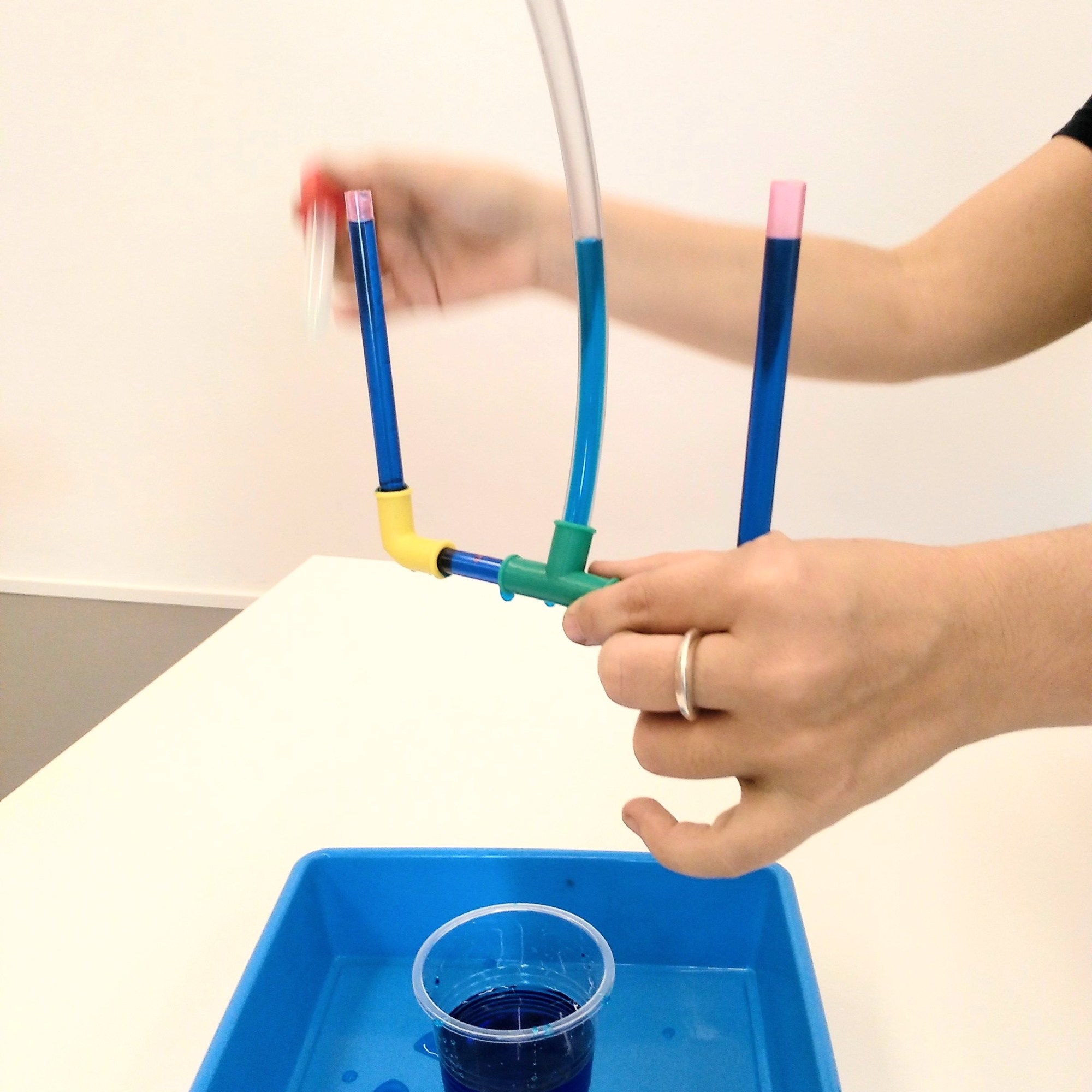 Taller Ciència Física Hidràulica STEAM Escoles Biblioteques