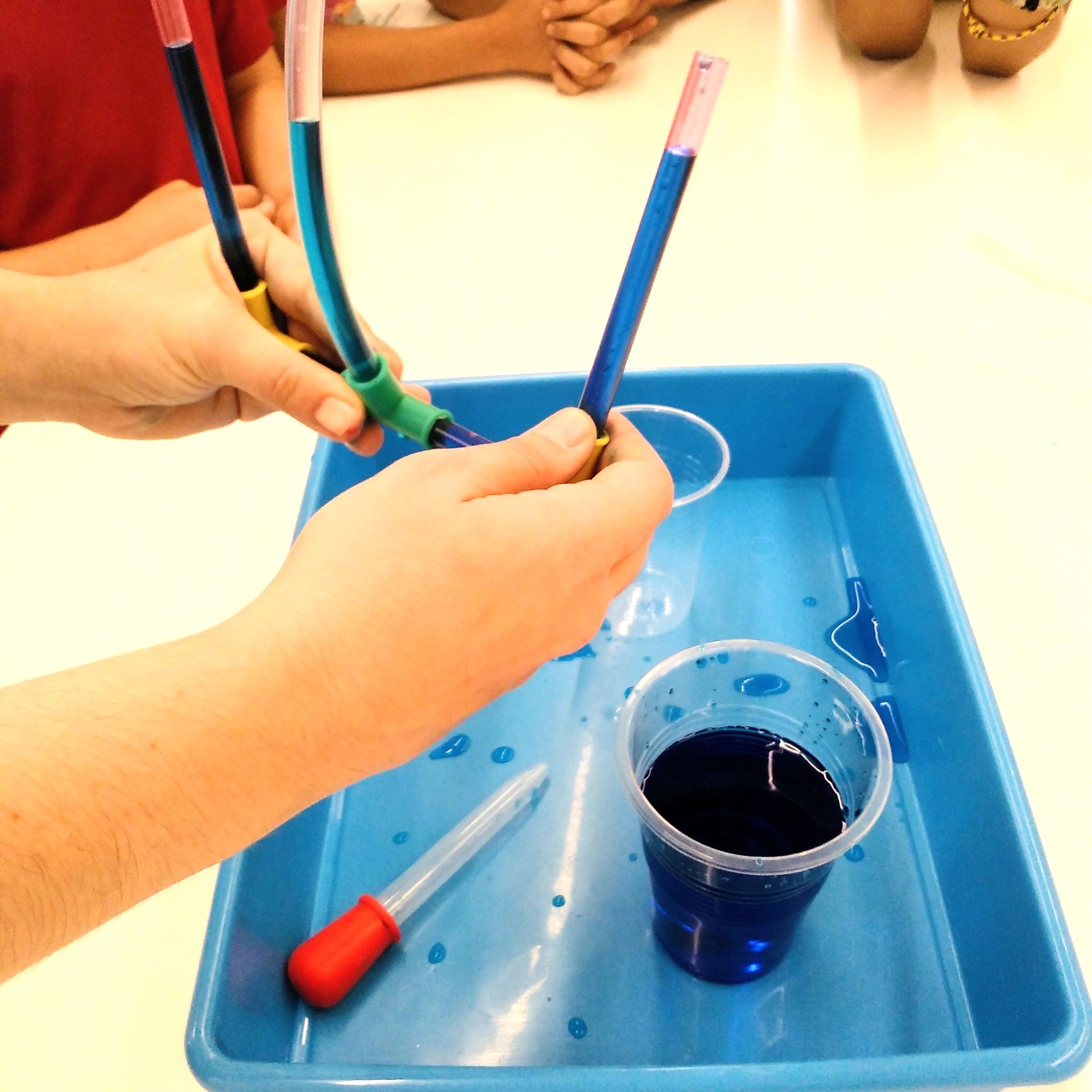 Taller Ciència Física Hidràulica STEAM Escoles Biblioteques