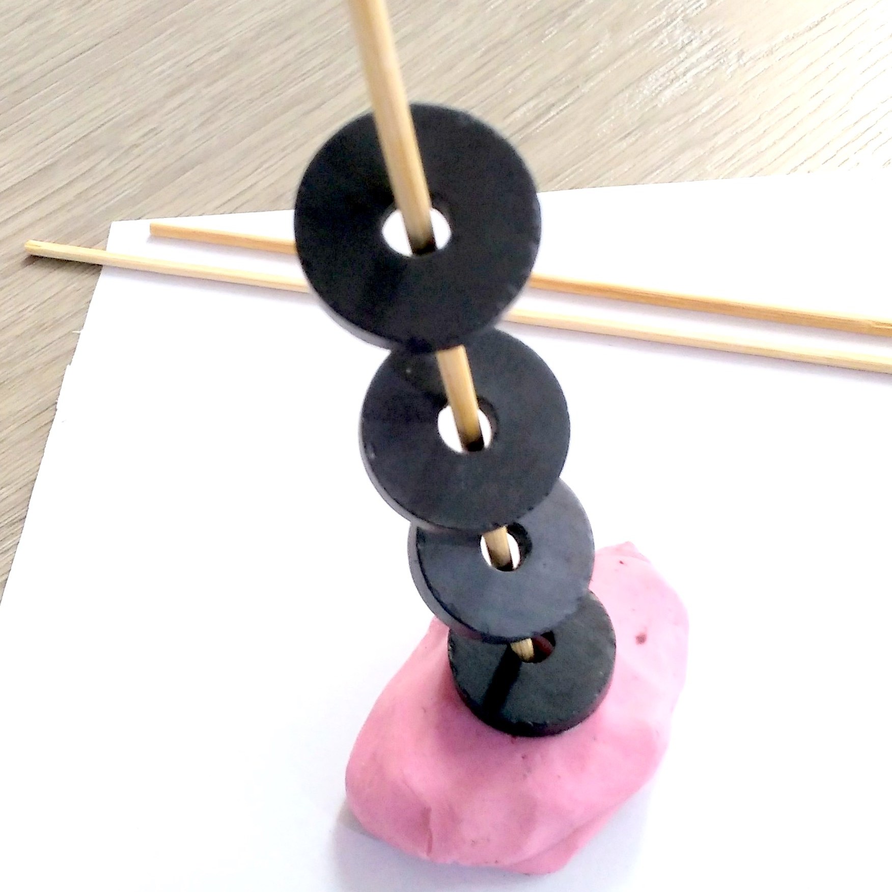 Tallers Extraescolars Escoles Ciència STEAM Magnetisme Imants