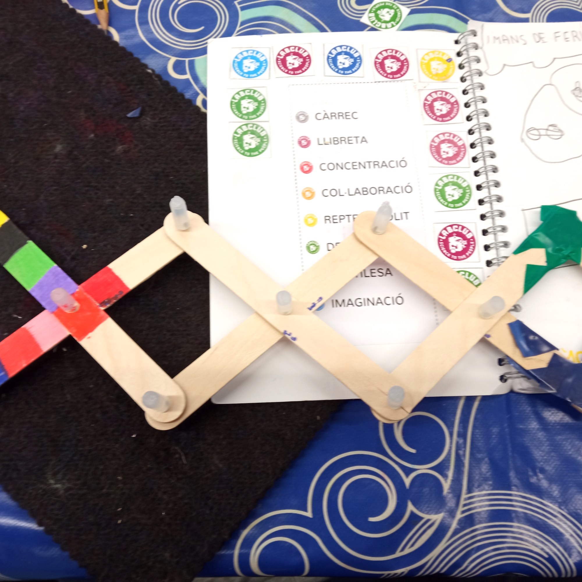 Taller Ciència Tecnologia STEAM braç robòtic extensible UltraHand