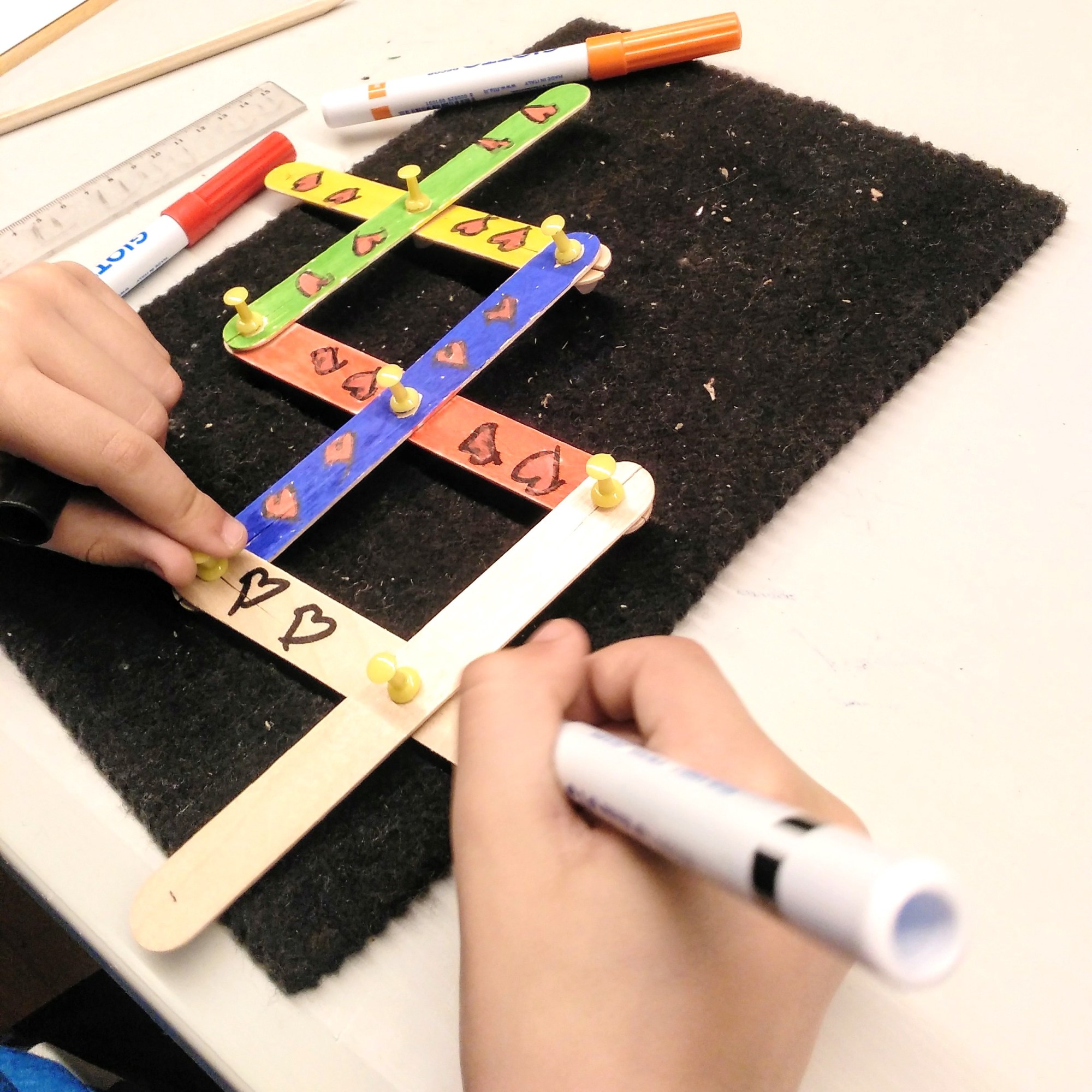 Taller Ciència Tecnologia STEAM braç robòtic extensible UltraHand