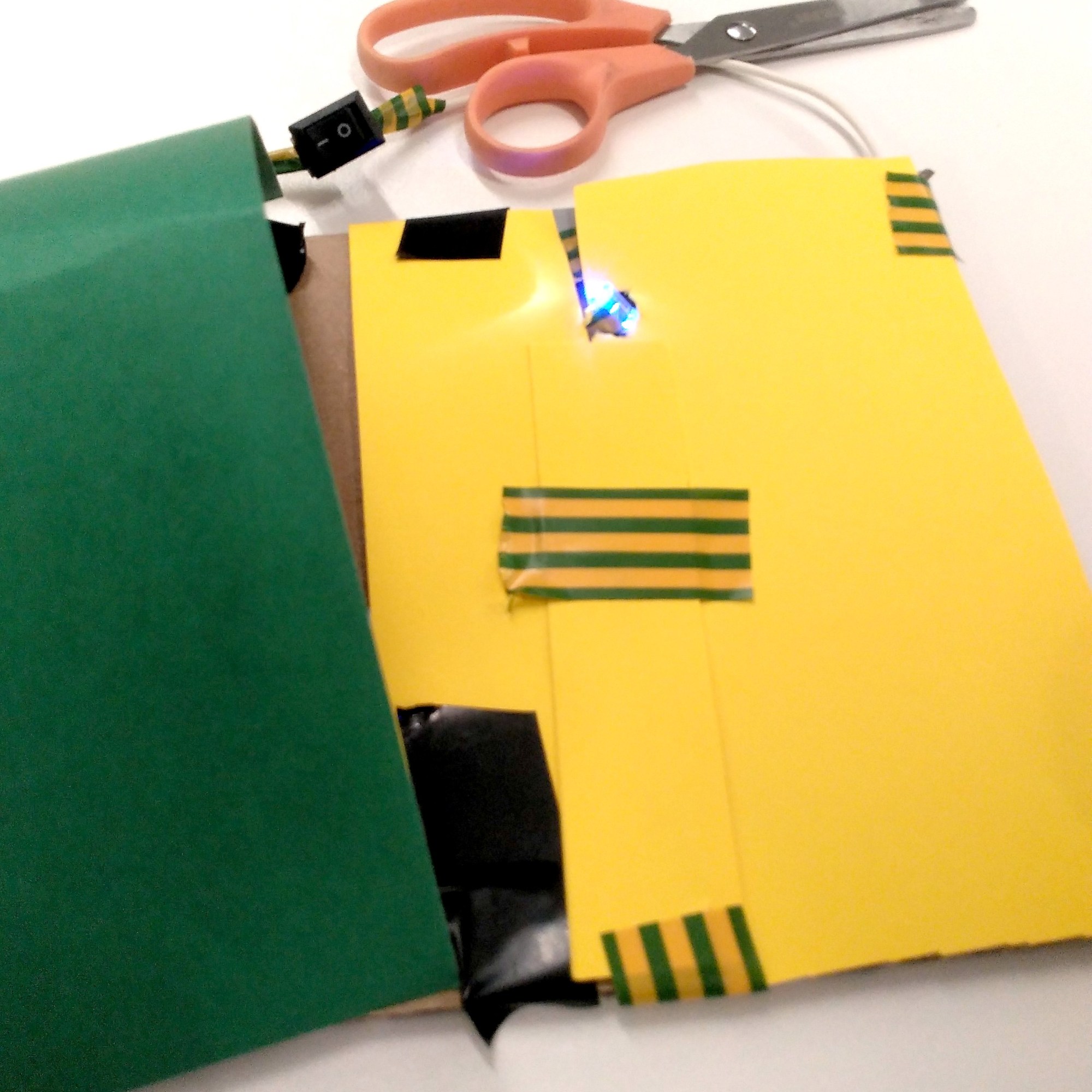 Tallers Escoles Ciència Tecnologia STEAM Circuits Elèctrics