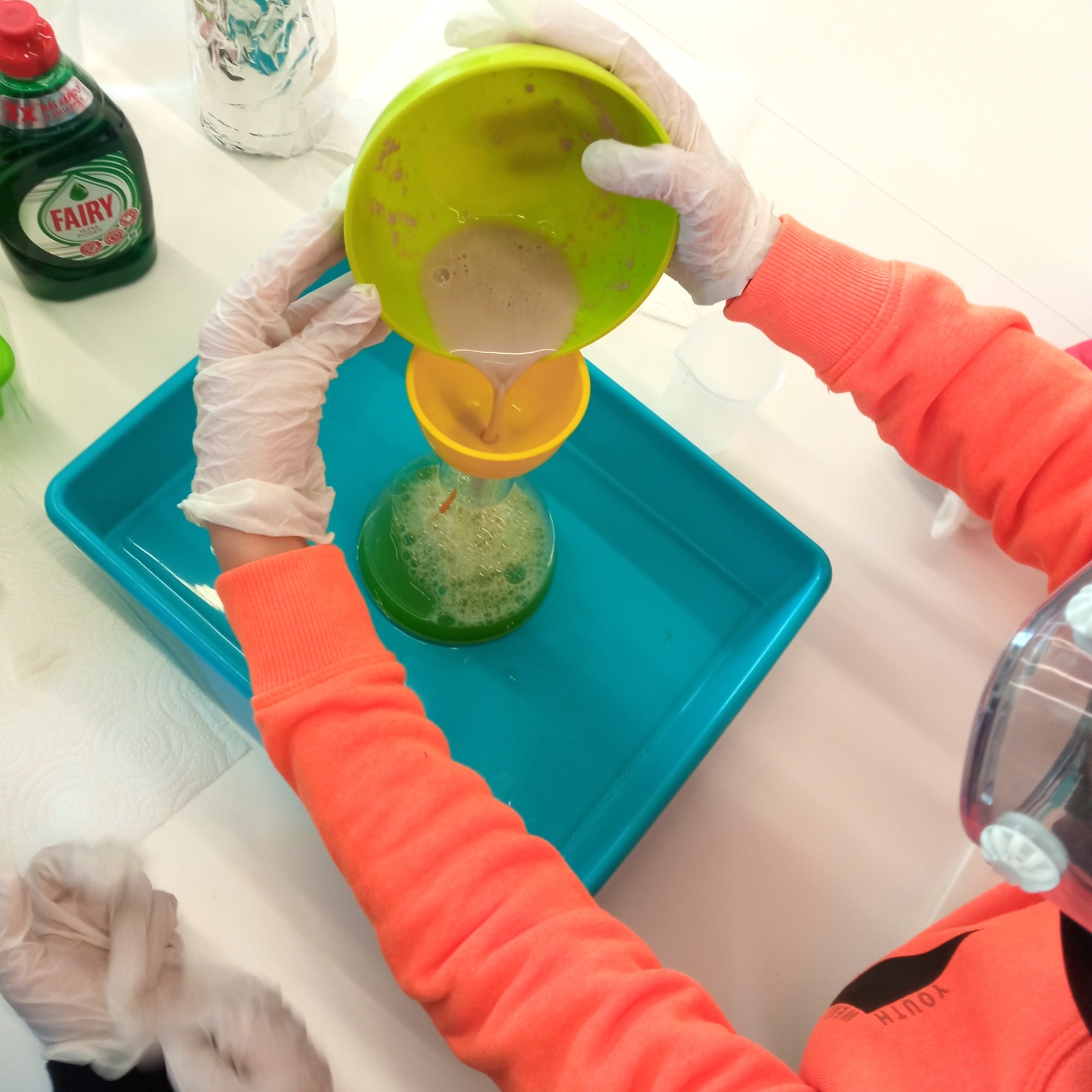 Tallers Ciència Química peròxid hidrogen STEAM