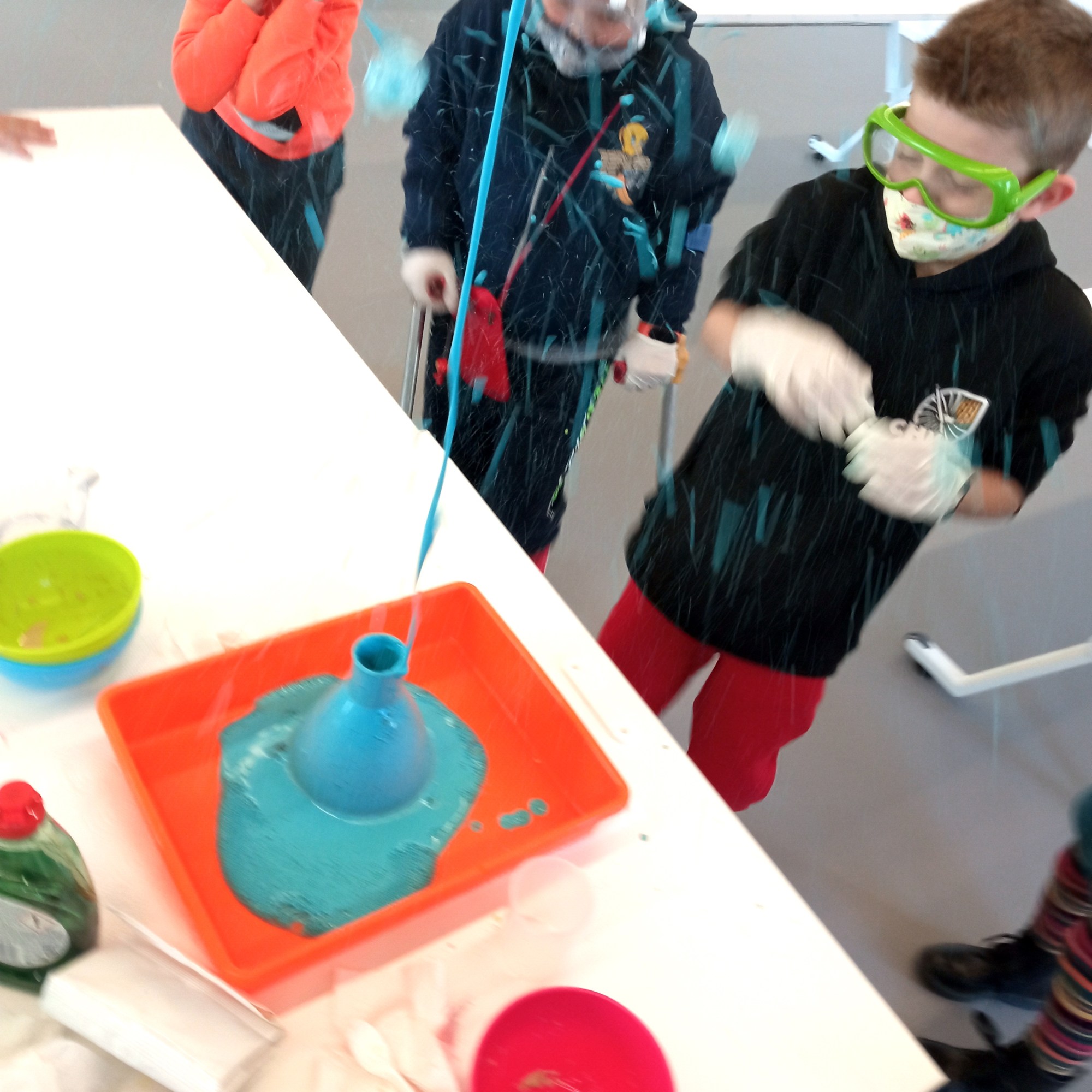 Tallers Ciència Química peròxid hidrogen STEAM