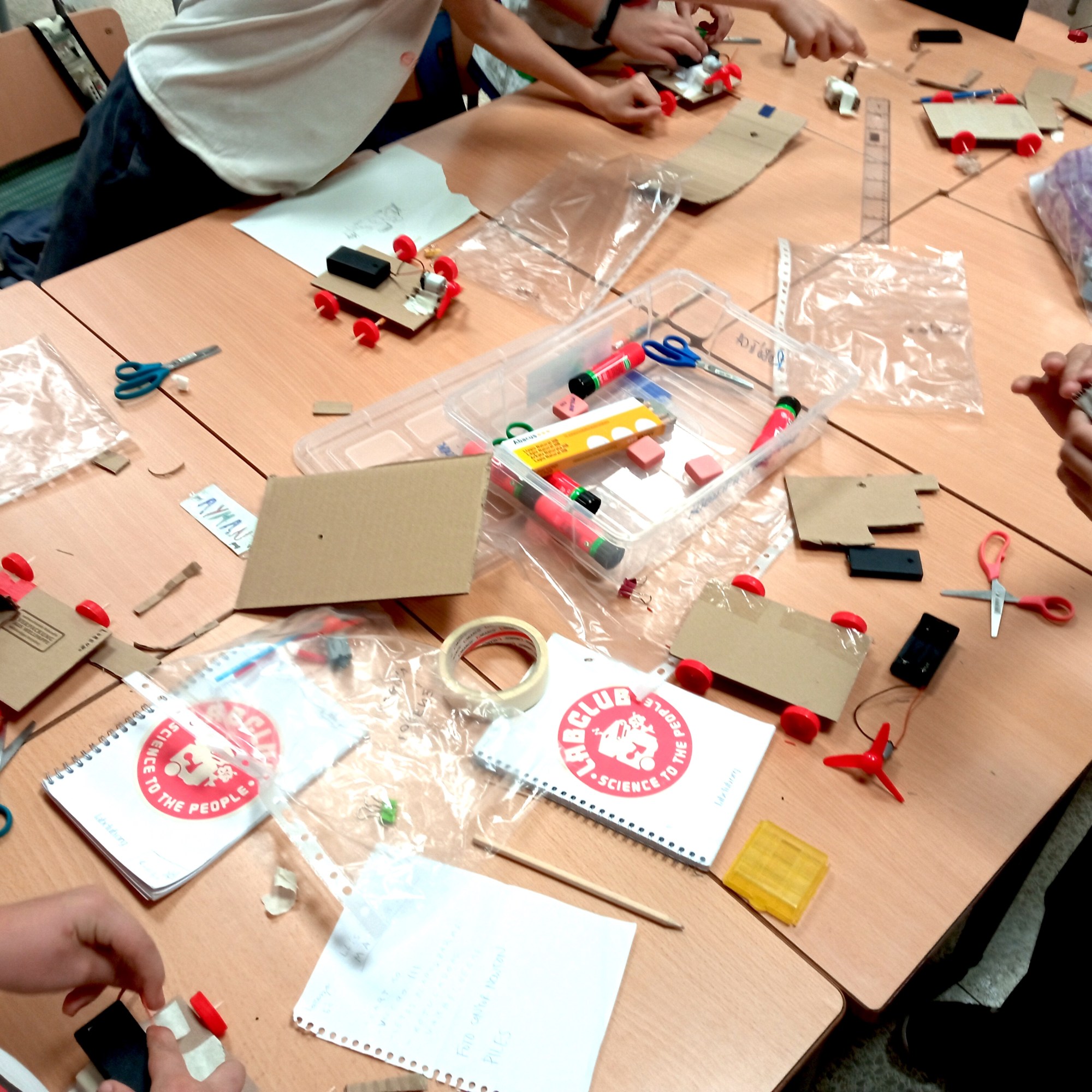 Taller Cotxes Elèctrics STEAM