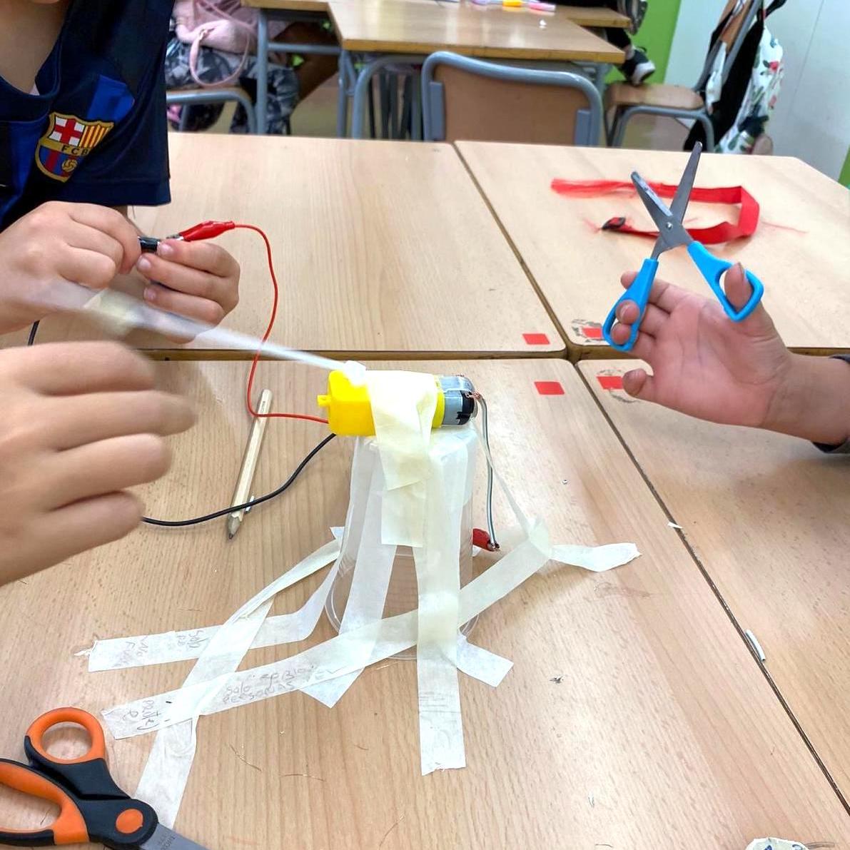 Tallers Ciència Tecnologia STEAM Circuits Elèctrics motors