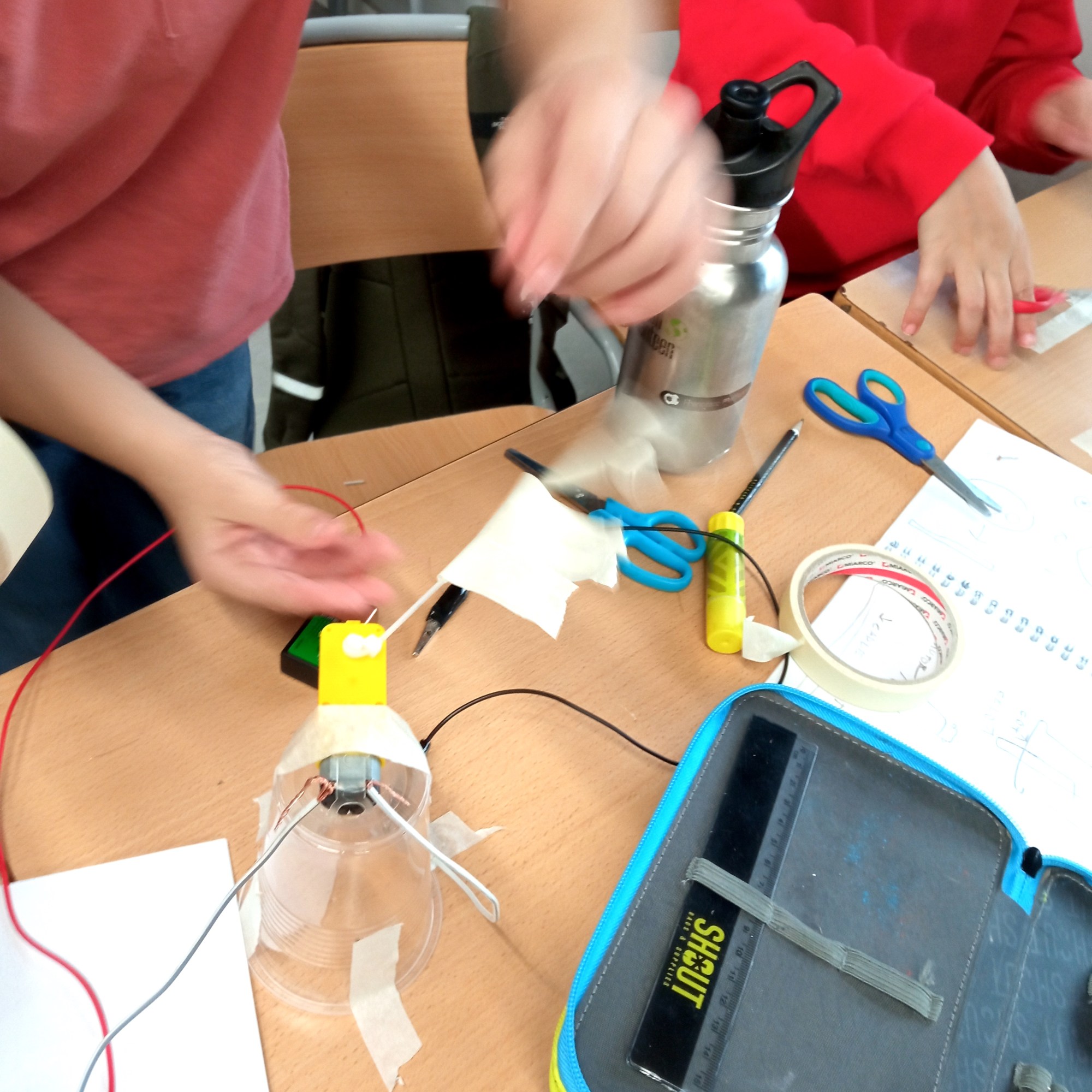 Tallers Ciència Tecnologia STEAM Circuits Elèctrics motors