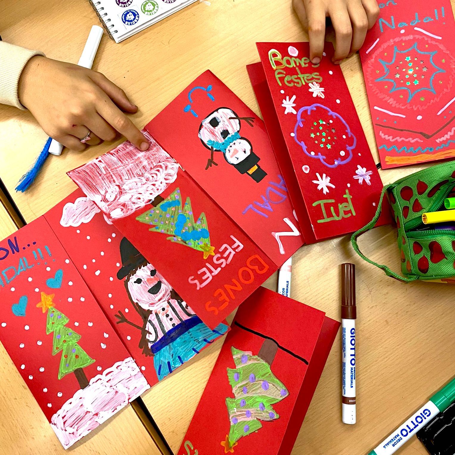 Tallers Tecnologia Maker STEAM Postals de Nadal amb LEDs Circuits elèctrics