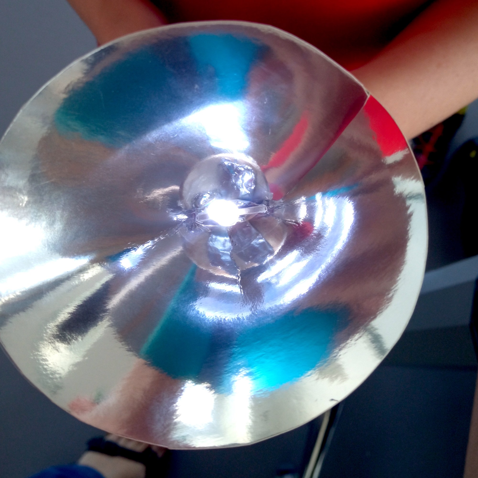 Tallers Escoles Ciència Tecnologia STEAM Circuits Elèctrics LEDs llanternes